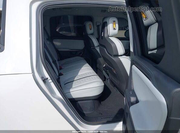 7FCTGAAA9PN021331 2023 RIVIAN R1T White VIN კოდის სტიკერის ხედი
