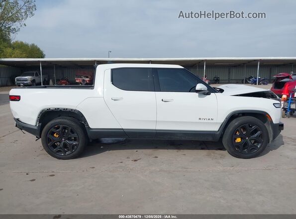 7FCTGAAA9PN021331 2023 RIVIAN R1T White უკანა სალონის ხედი