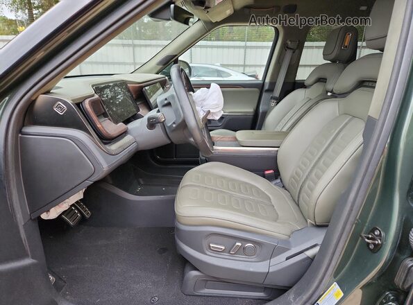 7FCTGAAA9PN023841 2023 RIVIAN R1T Green წინა სალონის ხედი