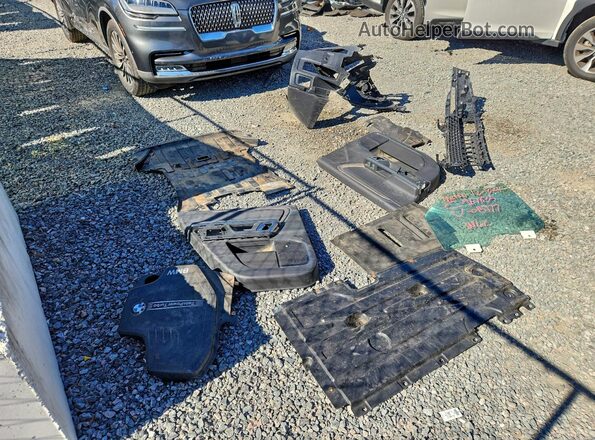 7FCTGAAAXNN015177 2022 RIVIAN R1T Black ძრავის განყოფილების ხედი