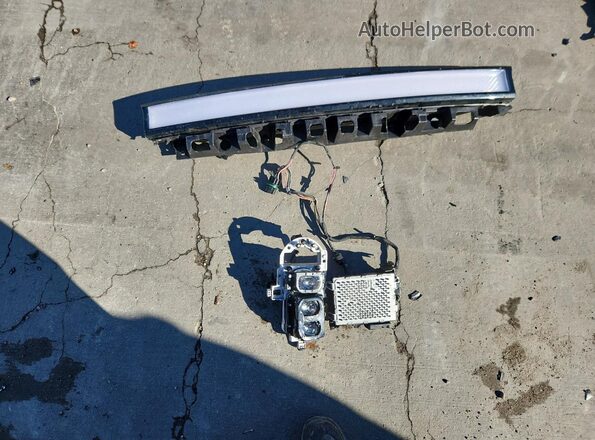 7FCTGAAAXNN015616 2022 RIVIAN R1T Blue Engine compartment view