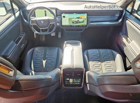 7FCTGAAL2NN006541 2022 RIVIAN R1T White Dashboard view