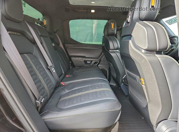 7FCTGAAL7NN001755 2022 RIVIAN R1T Gray უკანა სავარძლების ხედი