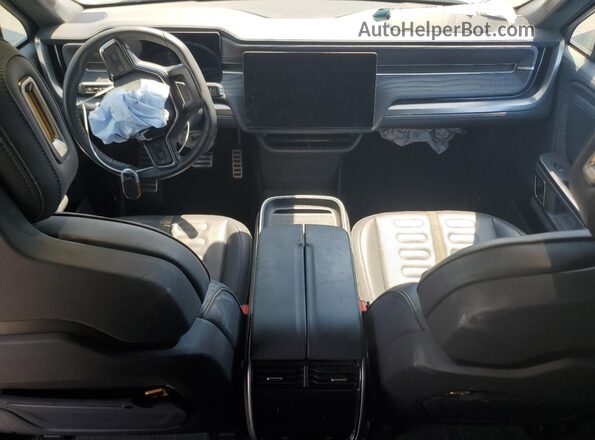 7FCTGAAL9RN031734 2024 RIVIAN R1T Green Widok deski rozdzielczej