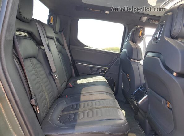 7FCTGAAL9RN031734 2024 RIVIAN R1T Green Widok tylnych siedzeń