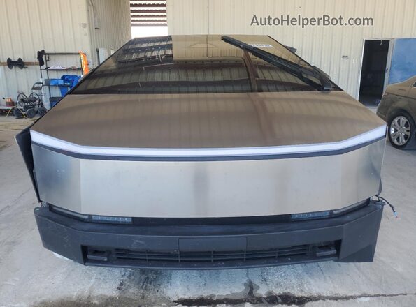 7G2CEHED3RA053731 2024 TESLA CYBERTRUCK Silver წინა ხედი