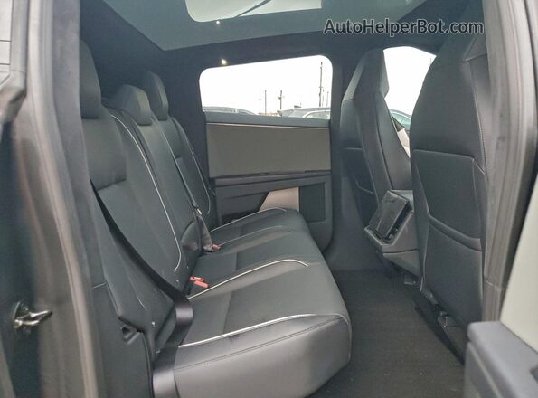 7G2CEHED3SA067649 2025 TESLA CYBERTRUCK Silver Vista del compartimento del motor