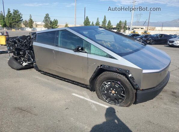 7G2CEHED3SA075878 2025 TESLA CYBERTRUCK Silver Передня права чверть