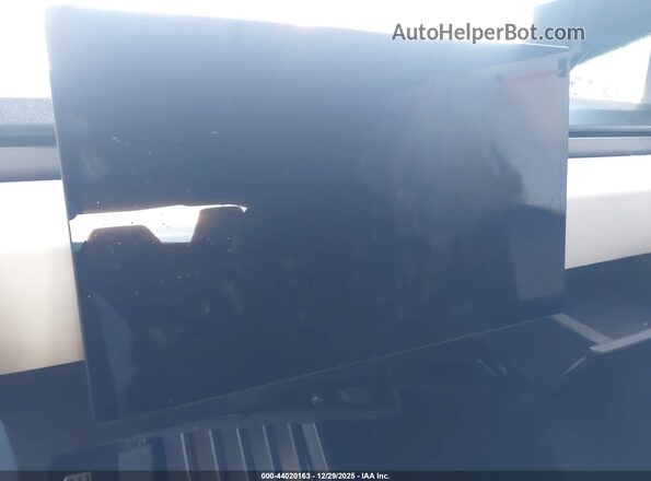 7G2CEHED5RA013022 2024 TESLA CYBERTRUCK Silver Widok wnętrza 360 stopni