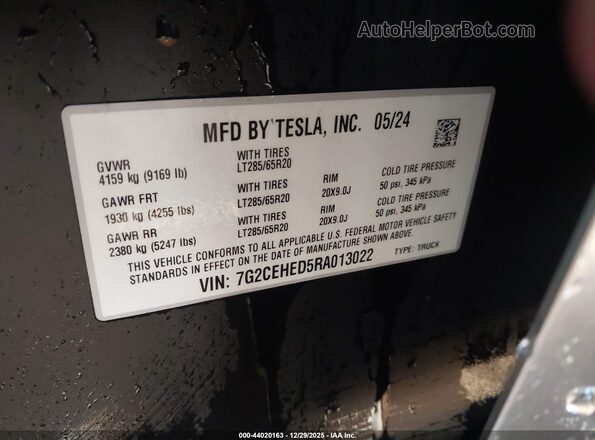 7G2CEHED5RA013022 2024 TESLA CYBERTRUCK Silver Widok komory silnika