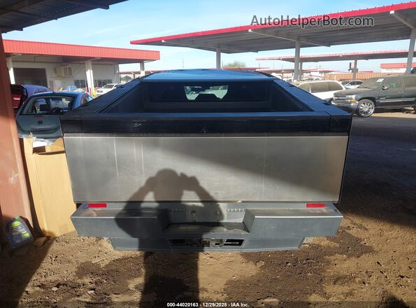 7G2CEHED5RA013022 2024 TESLA CYBERTRUCK Silver 