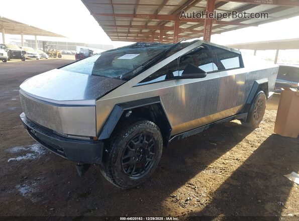 7G2CEHED5RA013022 2024 TESLA CYBERTRUCK Silver Przód lewy