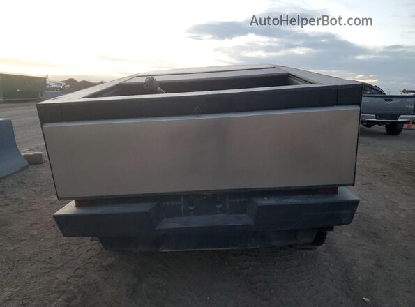 7G2CEHED5RA040513 2024 TESLA CYBERTRUCK Silver 