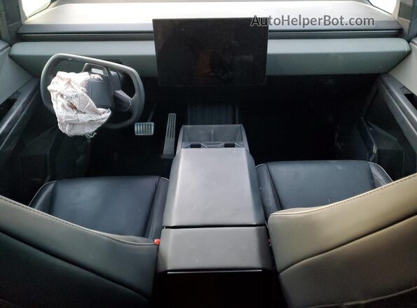 7G2CEHED5RA040513 2024 TESLA CYBERTRUCK Silver 