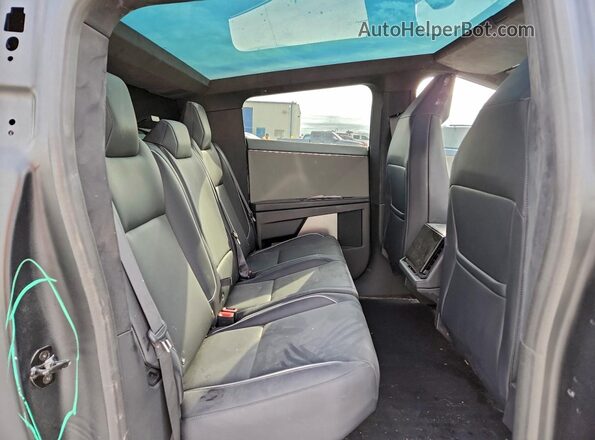 7G2CEHED8RA041848 2024 TESLA CYBERTRUCK Silver Հետևի նստատեղերի տեսք