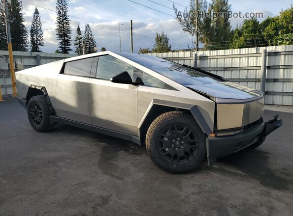 7G2CEHEDXRA019561 2024 TESLA CYBERTRUCK Silver 