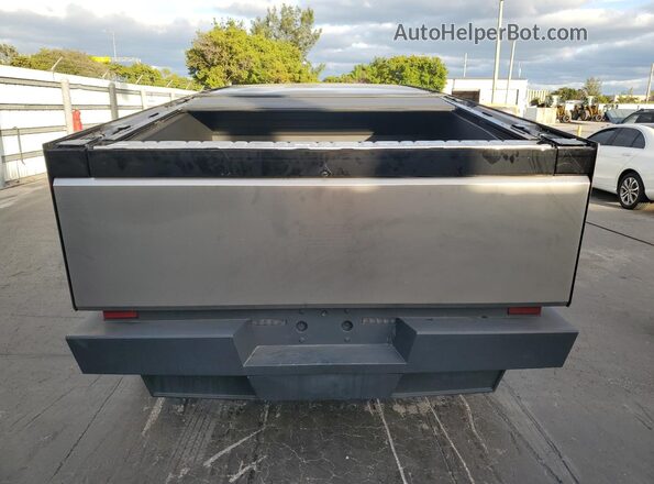 7G2CEHEDXRA019561 2024 TESLA CYBERTRUCK Silver 