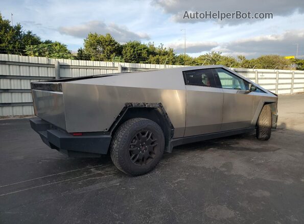 7G2CEHEDXRA019561 2024 TESLA CYBERTRUCK Silver 