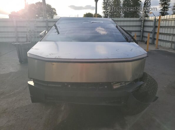 7G2CEHEDXRA019561 2024 TESLA CYBERTRUCK Silver 