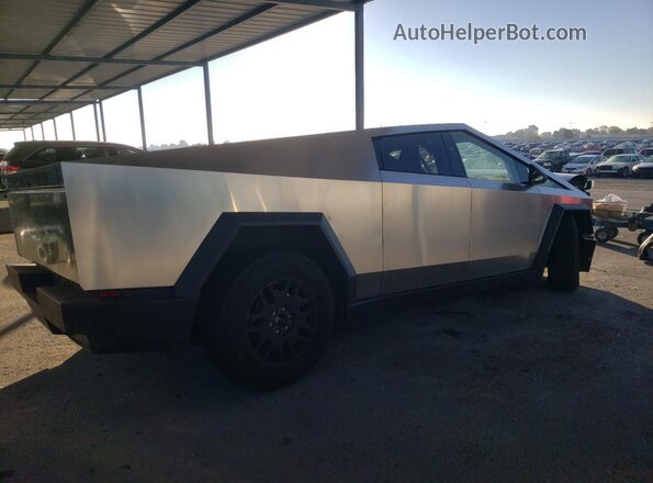 7G2CEHEE4RA036395 2024 TESLA CYBERTRUCK Silver Задня права чверть