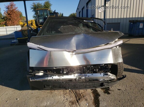 7G2CEHEE4RA036395 2024 TESLA CYBERTRUCK Silver Вид спереду