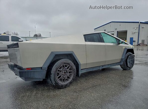 7G2CEHEEXRA020542 2024 TESLA CYBERTRUCK Silver 