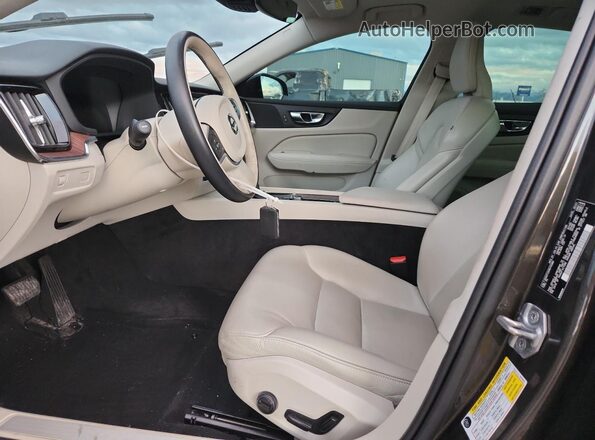 7JR102TZ2MG113389 2021 VOLVO S60 Charcoal Front interior view