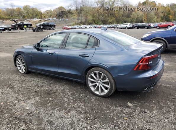 7JR102TZ7MG113114 2021 VOLVO S60 Синий Задняя левая четверть