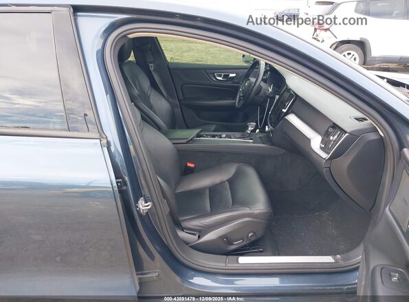 7JRA22TK2LG049110 2020 VOLVO S60 Blue Вид салону спереду