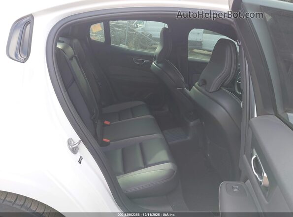 7JRH60FHXRG316428 2024 VOLVO S60 RECHARGE PLUG-IN HYBRID White Widok naklejki z numerem VIN