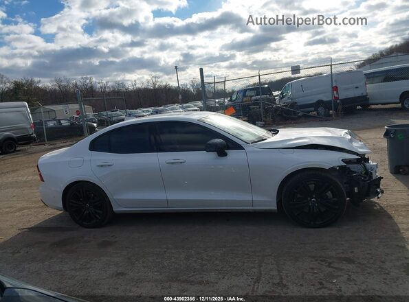 7JRH60FHXRG316428 2024 VOLVO S60 RECHARGE PLUG-IN HYBRID White Widok wnętrza z tyłu