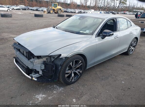 7JRL12FK8RG323930 2024 VOLVO S60 Gray Առջևի ձախ երեք քառորդ տեսարան