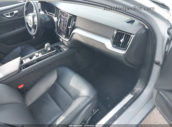 7JRL12FK8RG323930 2024 VOLVO S60 Gray Սալոնի դիմացի տեսք