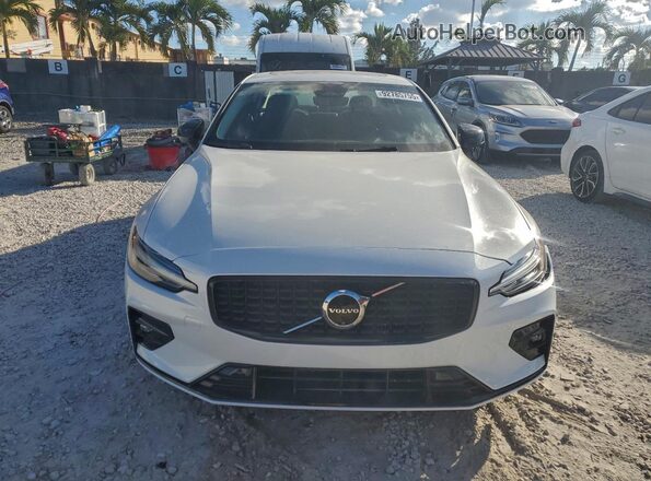 7JRL12FL8RG310457 2024 VOLVO S60 Белый Вид спереди