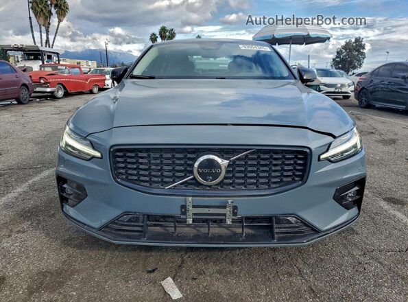 7JRL12TL0NG174680 2022 VOLVO S60 Gray Вид спереду