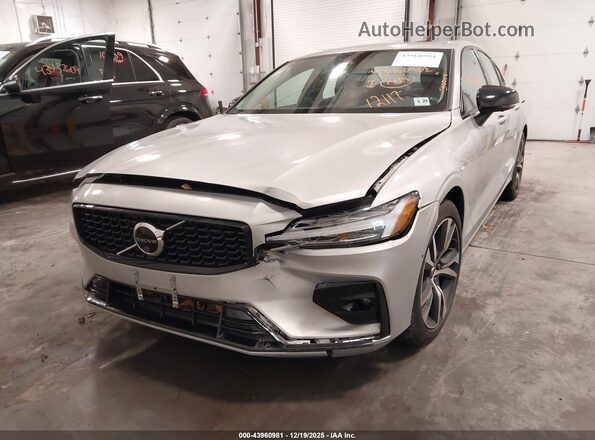 7JRL12TL6RG317749 2024 VOLVO S60 Silver Front left