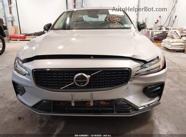 7JRL12TL6RG317749 2024 VOLVO S60 Silver Front view