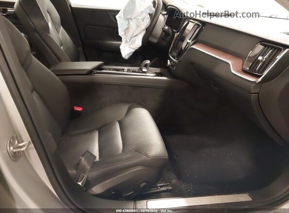 7JRL12TL6RG317749 2024 VOLVO S60 Silver Front interior view