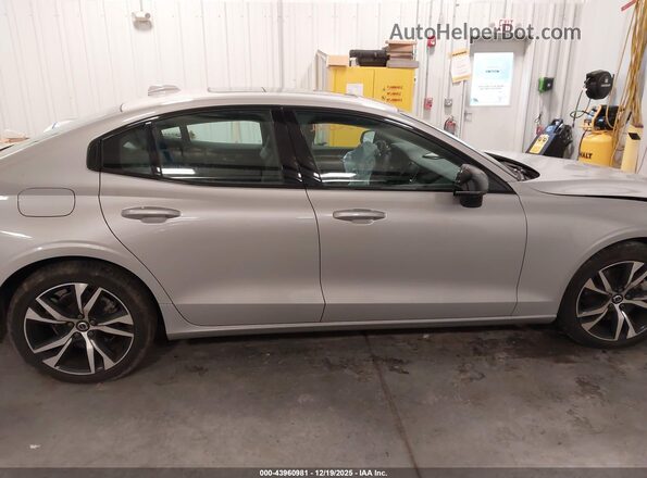 7JRL12TL6RG317749 2024 VOLVO S60 Silver Rear interior view