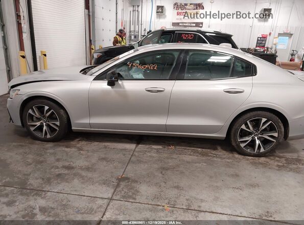 7JRL12TL6RG317749 2024 VOLVO S60 Silver 360 interior view