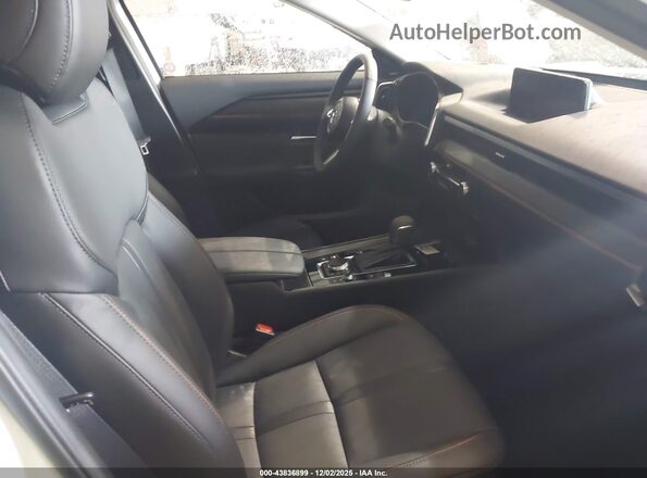 7MMVAAEW5TN144317 2026 MAZDA CX-50 HYBRID White Вид салону спереду
