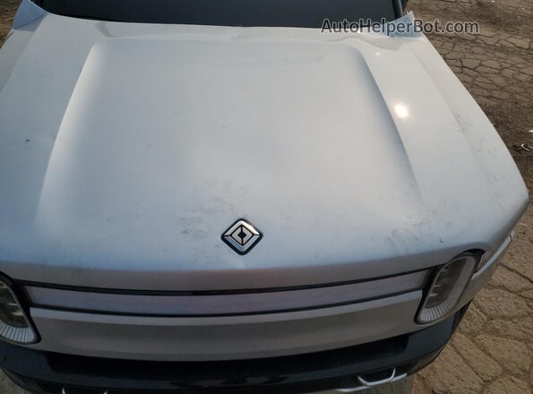 7PDSGABA2PN006517 2023 RIVIAN R1S Silver Вид підкапотного простору