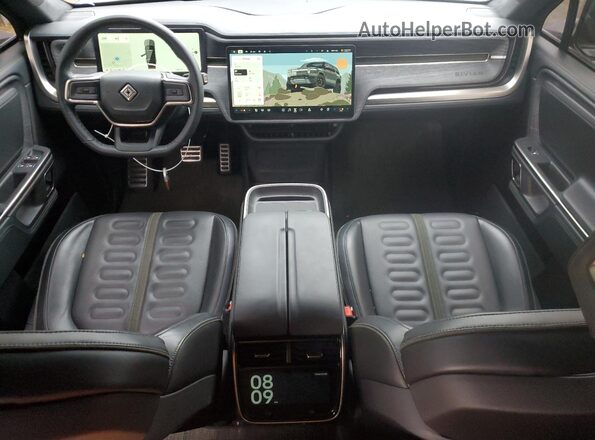 7PDSGABA4RN042504 2024 RIVIAN R1S Charcoal Dashboard view