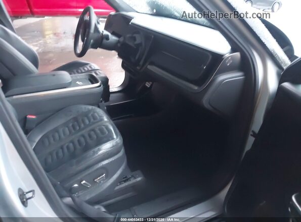 7PDSGABA5PN018239 2023 RIVIAN R1S Gray Front interior view