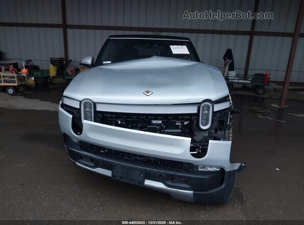 7PDSGABA5PN018239 2023 RIVIAN R1S Gray Rear interior view