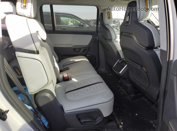 7PDSGABA9RN043969 2024 RIVIAN R1S White Rear interior view
