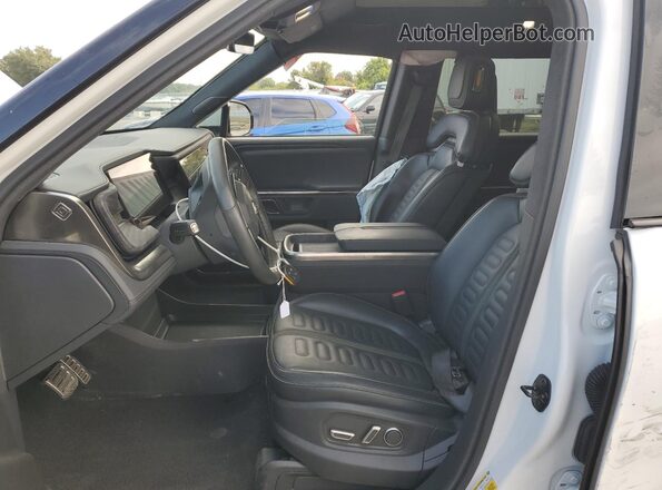 7PDSGBBA0RN040075 2024 RIVIAN R1S White Vista interior delantera