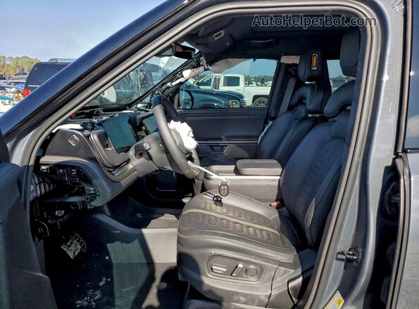 7PDSGBBA2SN048006 2025 RIVIAN R1S Gray წინა სალონის ხედი