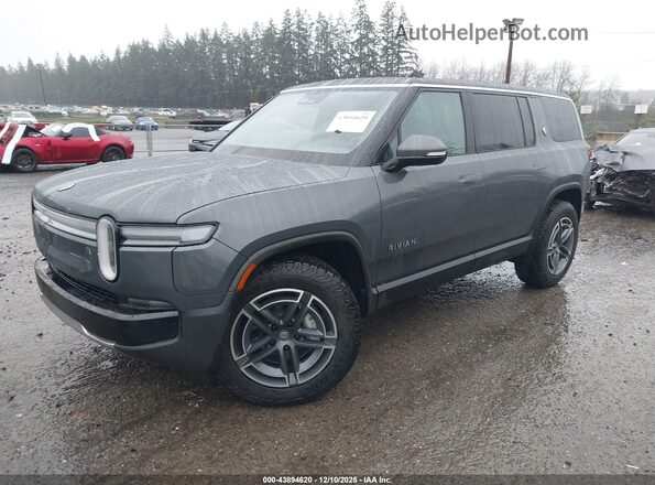 7PDSGBBA5SN048680 2025 RIVIAN R1S Gray წინა მარცხენა ხედი სამი მეოთხედიდან