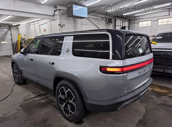 7PDSGBBA6RN045071 2024 RIVIAN R1S Silver უკანა მარცხენა